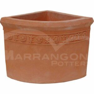 Angolo Decorato in Terracotta Chiara